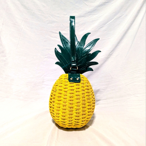 Betsey Johnson wicker pineapple handbag - Picture 2 of 8